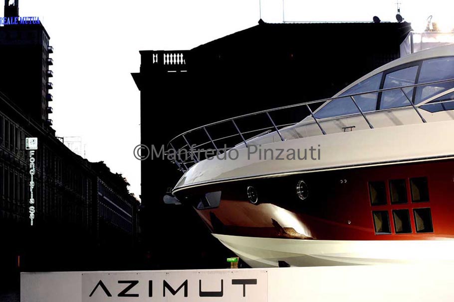 A Short Visit on Planet Azimut .