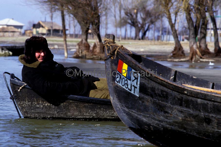 16 Danube ' s Delta . Sailorman in Tulcea