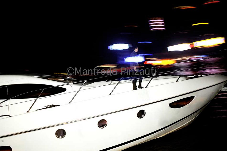 A Short Visit on Planet Azimut .