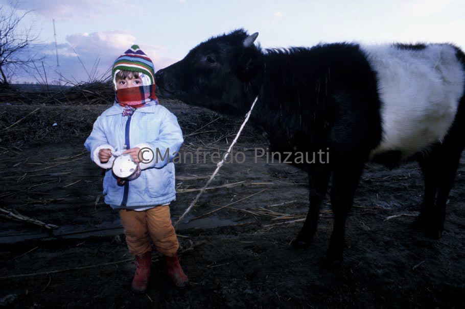18 Danube' s Delta . Partizani Village. Child