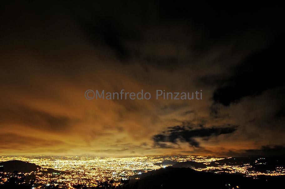 23 Illy Green Coffe Costa Rica . Wiew of San Jose de Costa Rica in the night