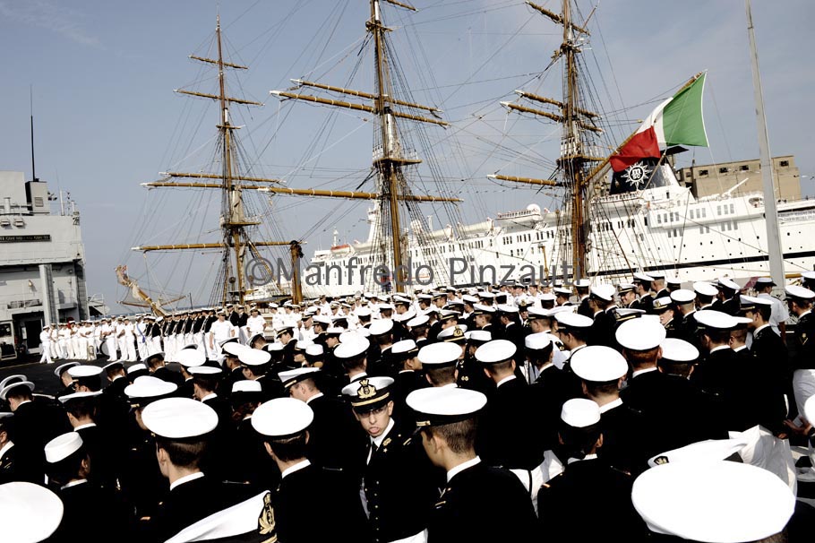 Cadetti Accademia Navale /Nave Scuola Amerigo Vewspucci.A day on board of Italian School-Ship.Life of Cadets.