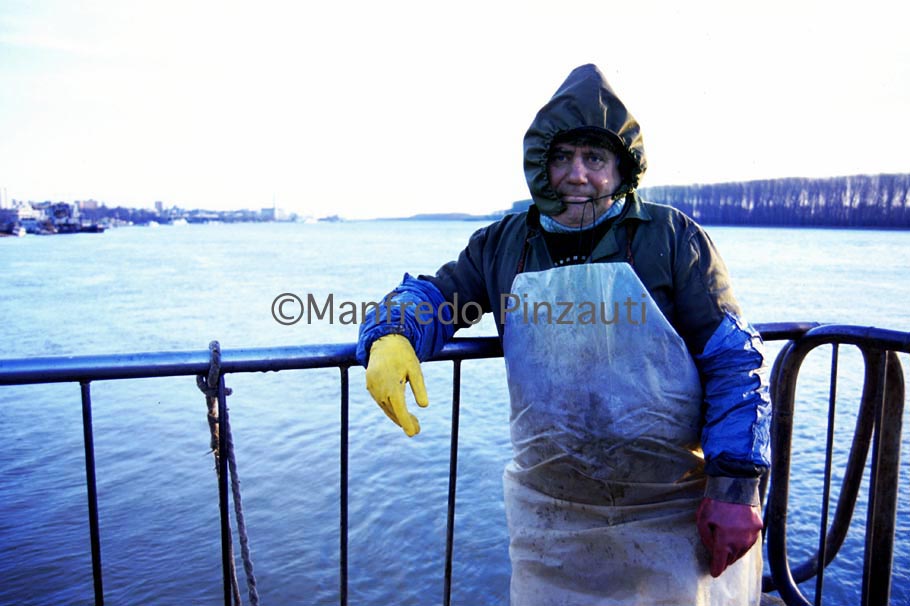 8 Danube ' s Delta . Fisherman