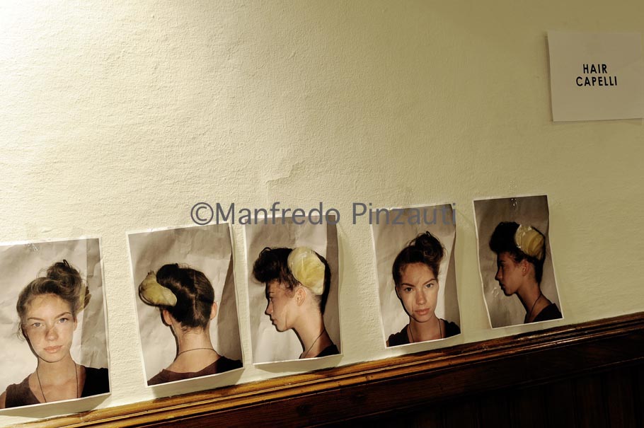 BACKSTAGE MILA SCHON